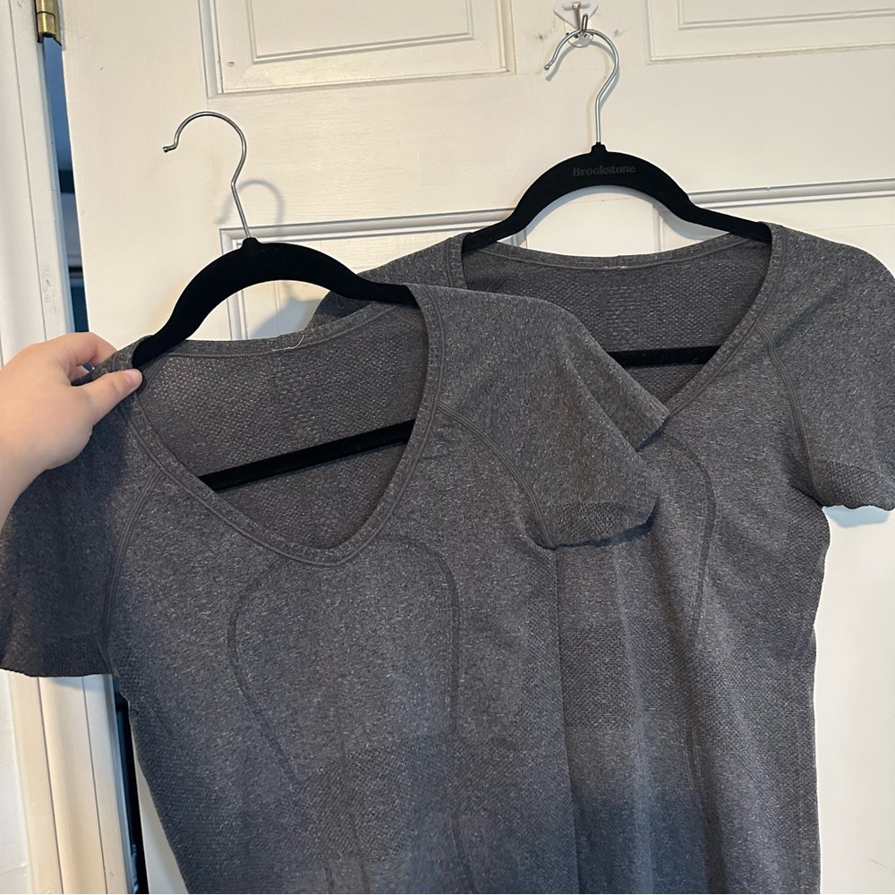 Lululemon Run: Swiftly Tech V Neck Black - Picture 3 of 13